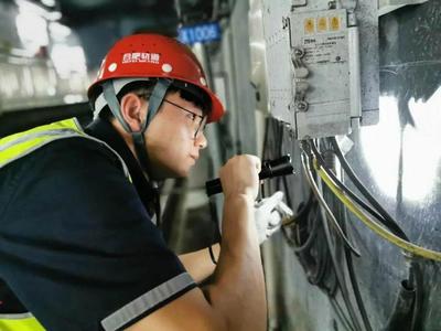 青春在指尖綻放——記通訊設(shè)備修理領(lǐng)域的青年工匠