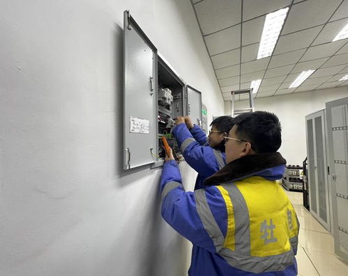 新春走基層丨看不見火車的“高鐵護(hù)衛(wèi)隊(duì)” 通訊設(shè)備修理